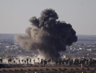 Δεκάδες νεκροί από αεροπορικό βομβαρδισμό σε φυλακή του ISIS, στη Συρία